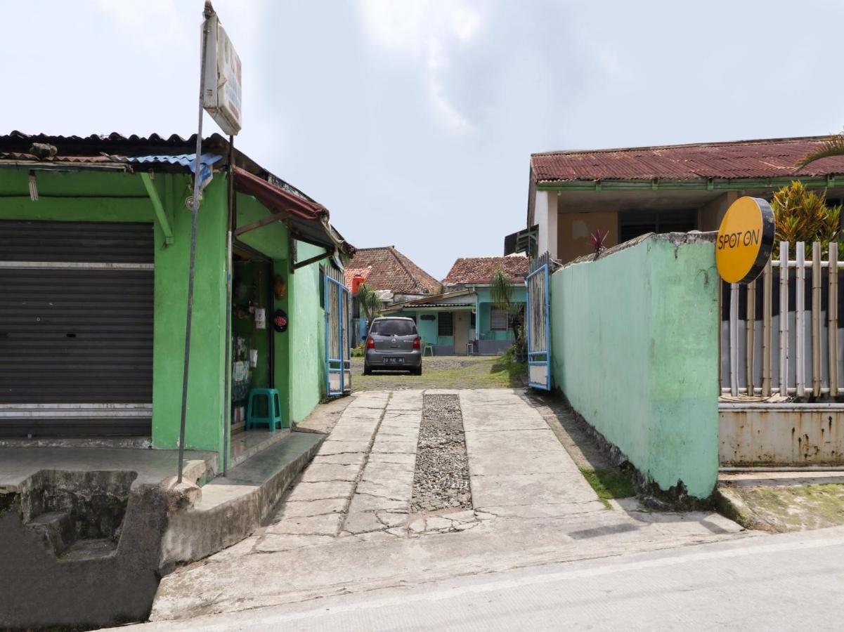 Spot On 90003 Villa Tawang سيانجور المظهر الخارجي الصورة